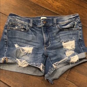Size M distressed blue jean shorts